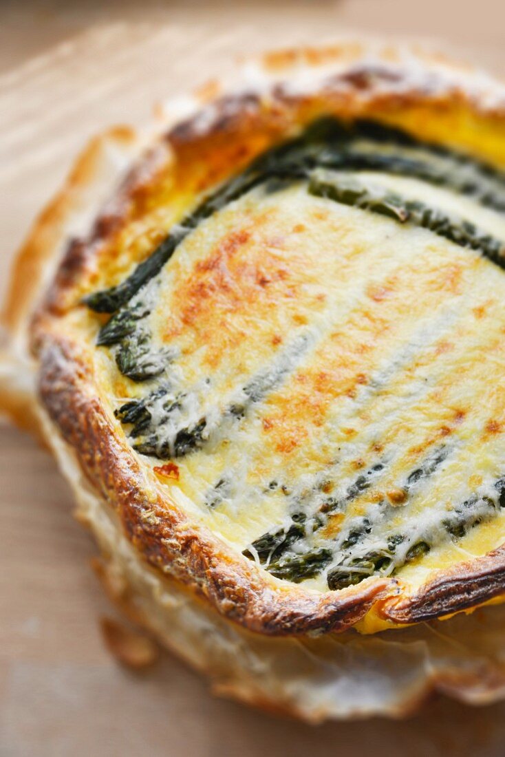 Asparagus tart with cheese