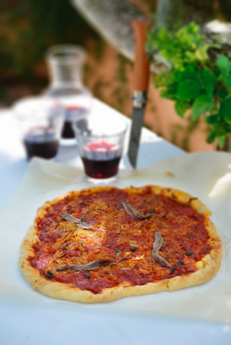 Tomatentarte mit Sardellen und Kapern (Provence)