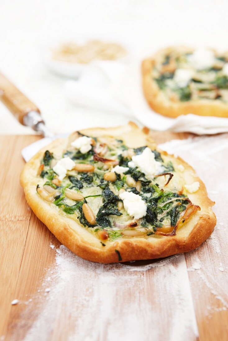 Spinach pizza with pine nuts