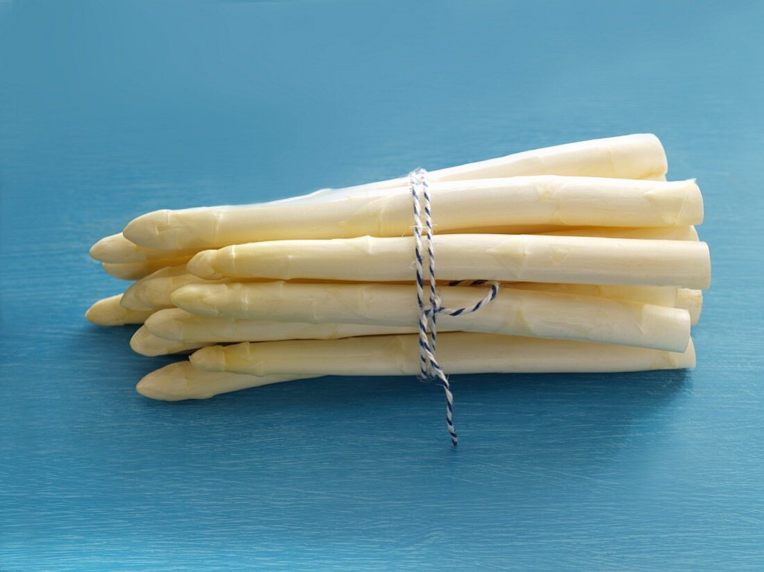 A bunch of white asparagus