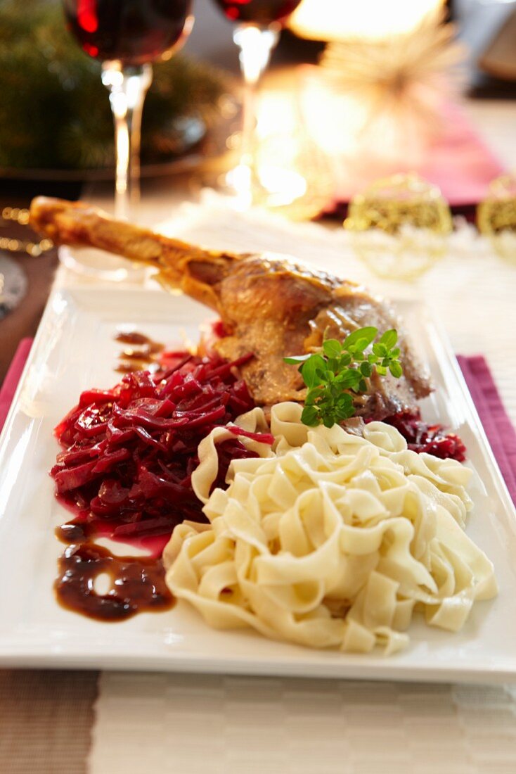 Goose leg with red cabbage and ribbon pasta