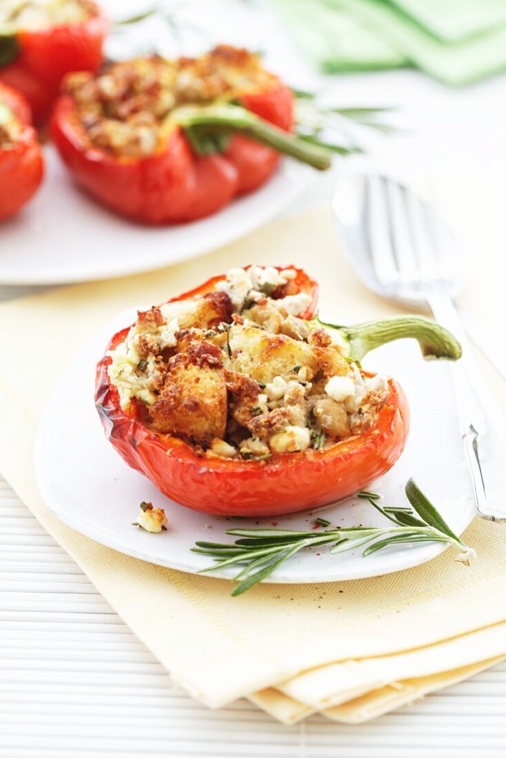 Paprika mit mediterraner Füllung