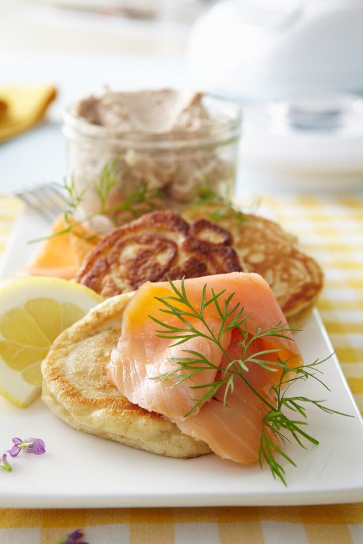 Blini mit Räucherlachs