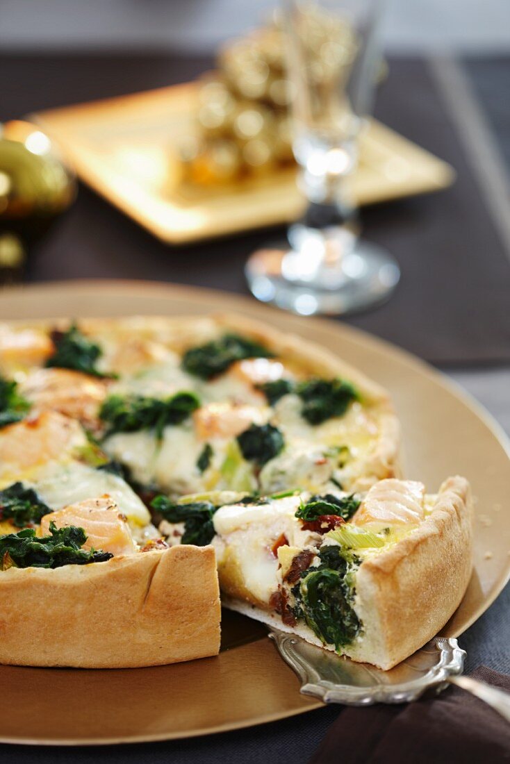 Salmon tart with spinach