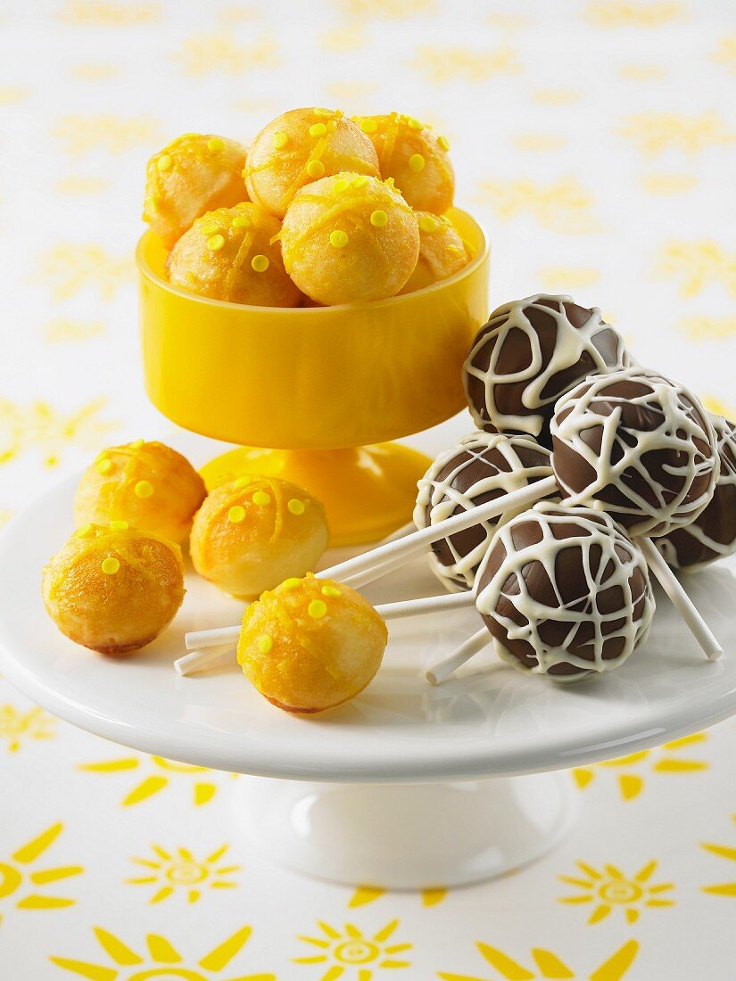 Assorted cake pops (lemon, chocolate)