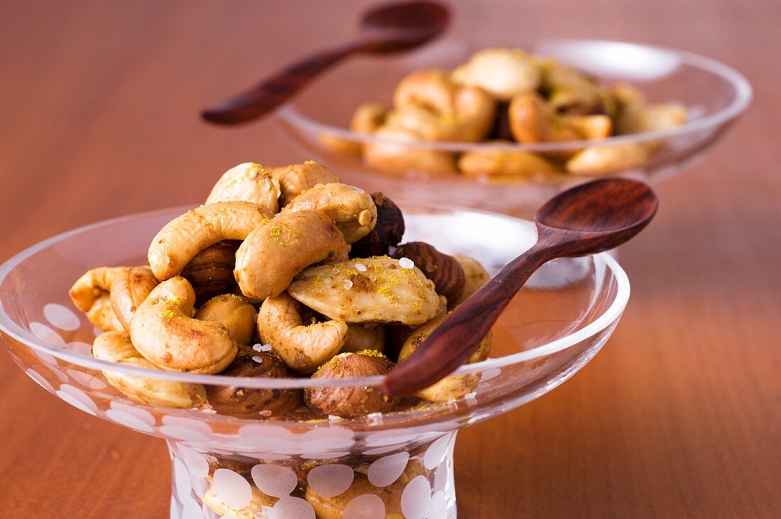 Spicy toasted curry nuts