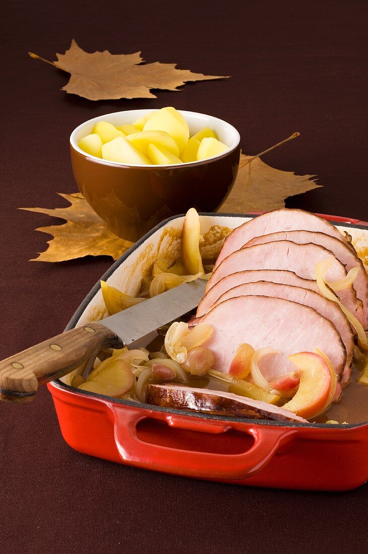 Braised smoked pork with apples and grapes