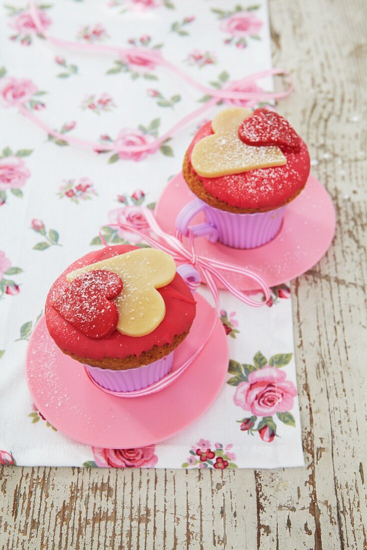 Cupcakes mit Marzipanherzen