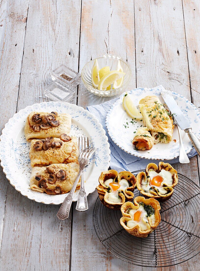 Pfannkuchen mit Meeresfrüchten, Pfannkuchenkörbchen mit Spiegelei und Spinat, Pilzpfannkuchen