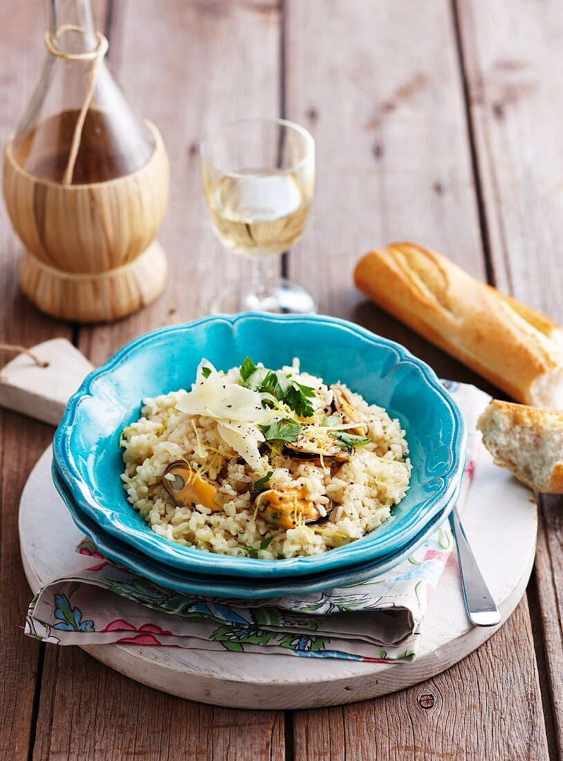 Mussel risotto with parmesan, baguette and wine