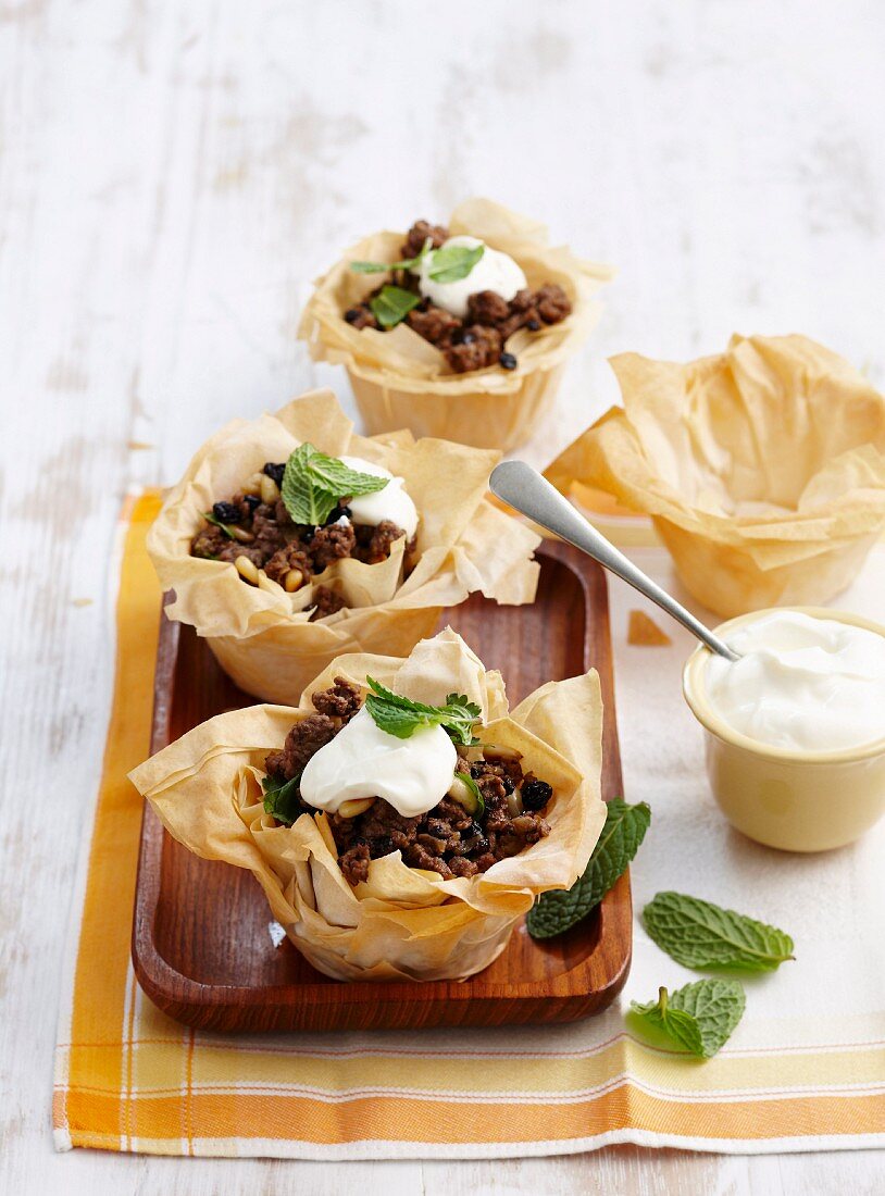 Filo pastry baskets with minced lamb, yoghurt and mint
