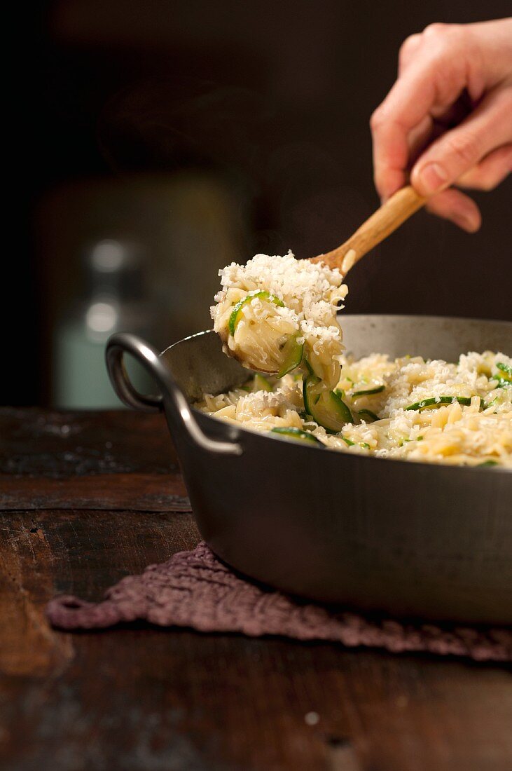 Nudelrisotto mit Zucchini