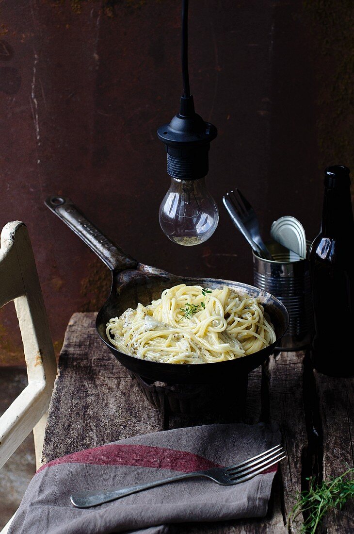 Spaghetti with four types of cheese and thyme