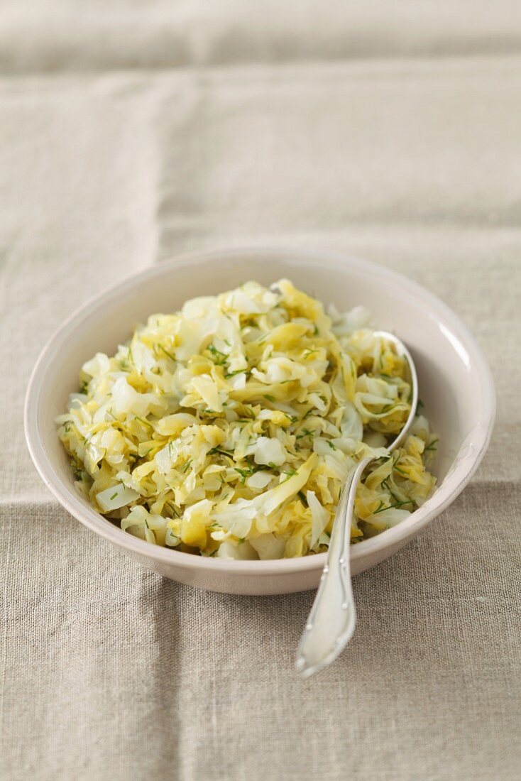 Braised young cabbage with dill