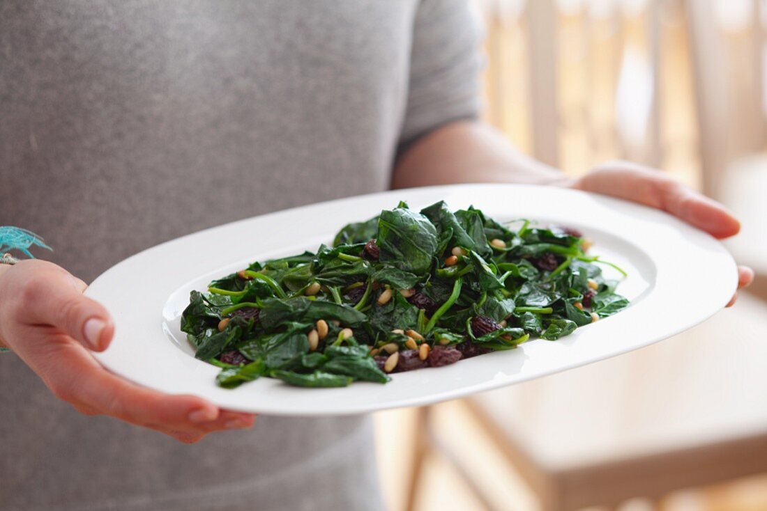 Blanched spinach with raisins and pine nuts