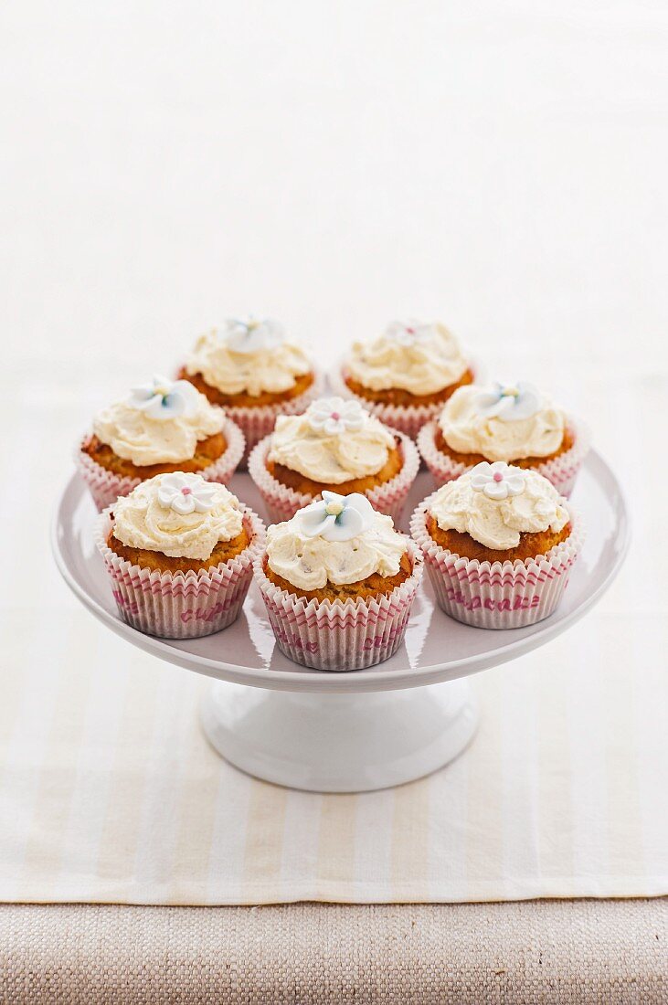 Cupcakes with sugar flowers on a cake stand