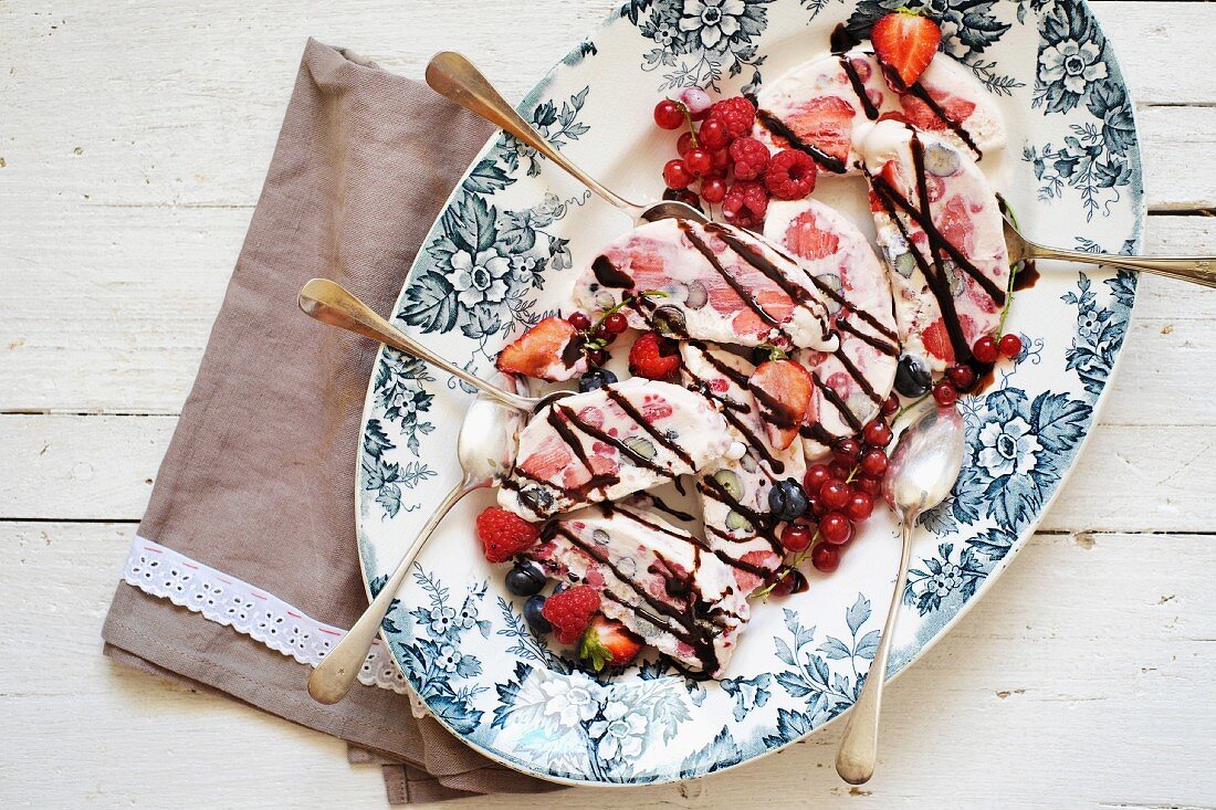 Berry semifreddo with chocolate sauce