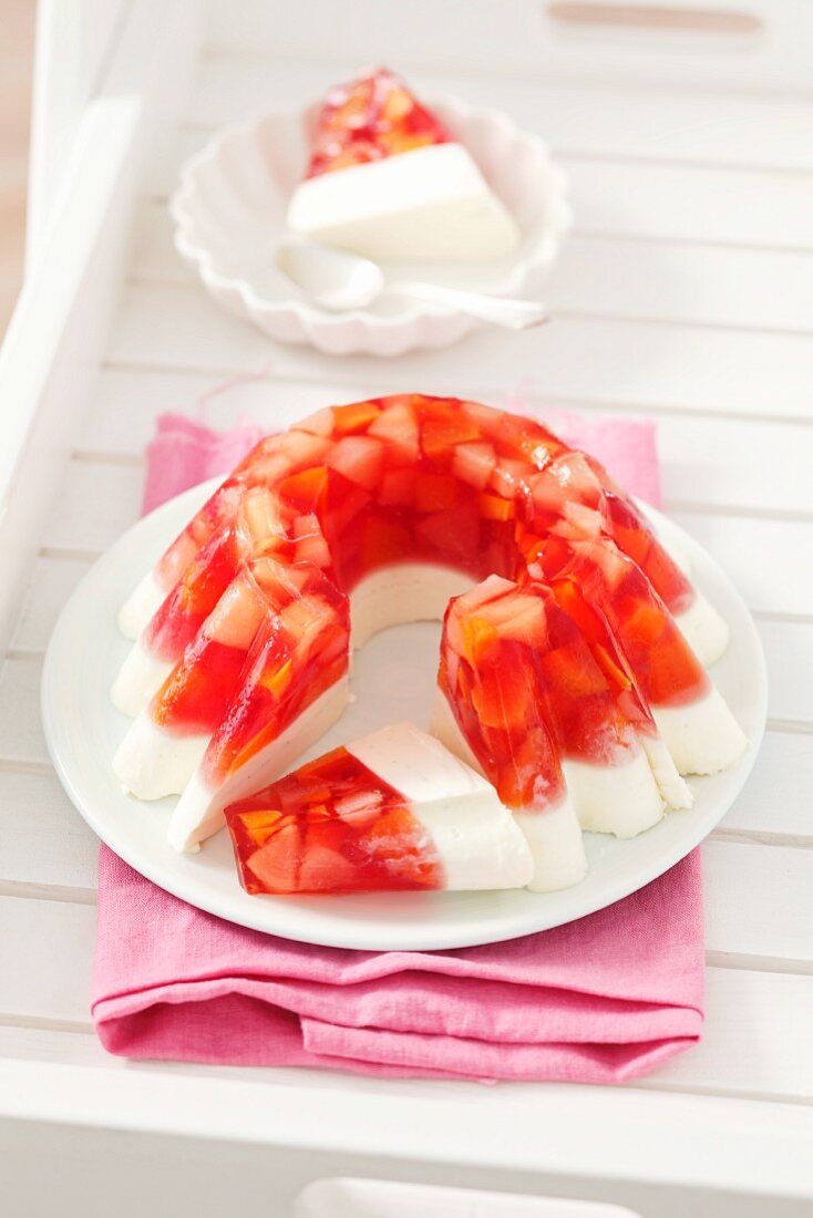 Vanilla panna cotta with fruit jelly