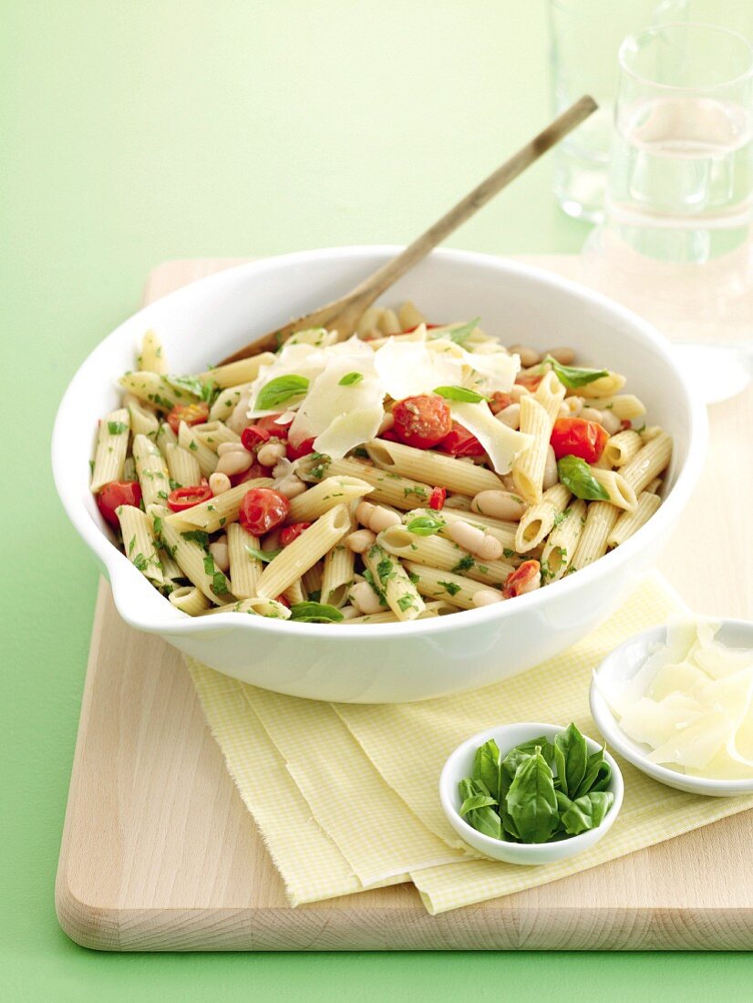 Penne with tomatoes and white beans