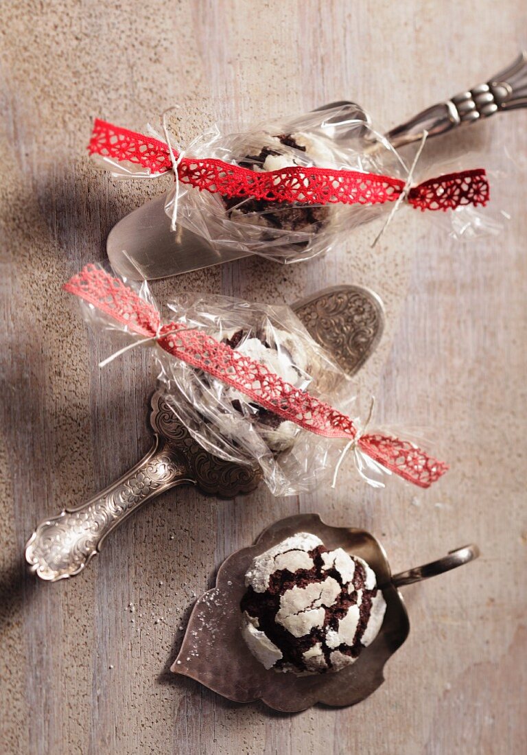 Cinnamon cookies wrapped as a gift