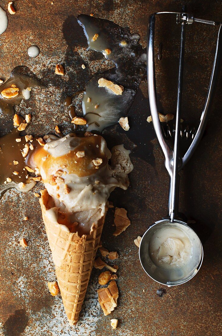 Brown ale ice cream with salted caramel and honey-coated peanuts
