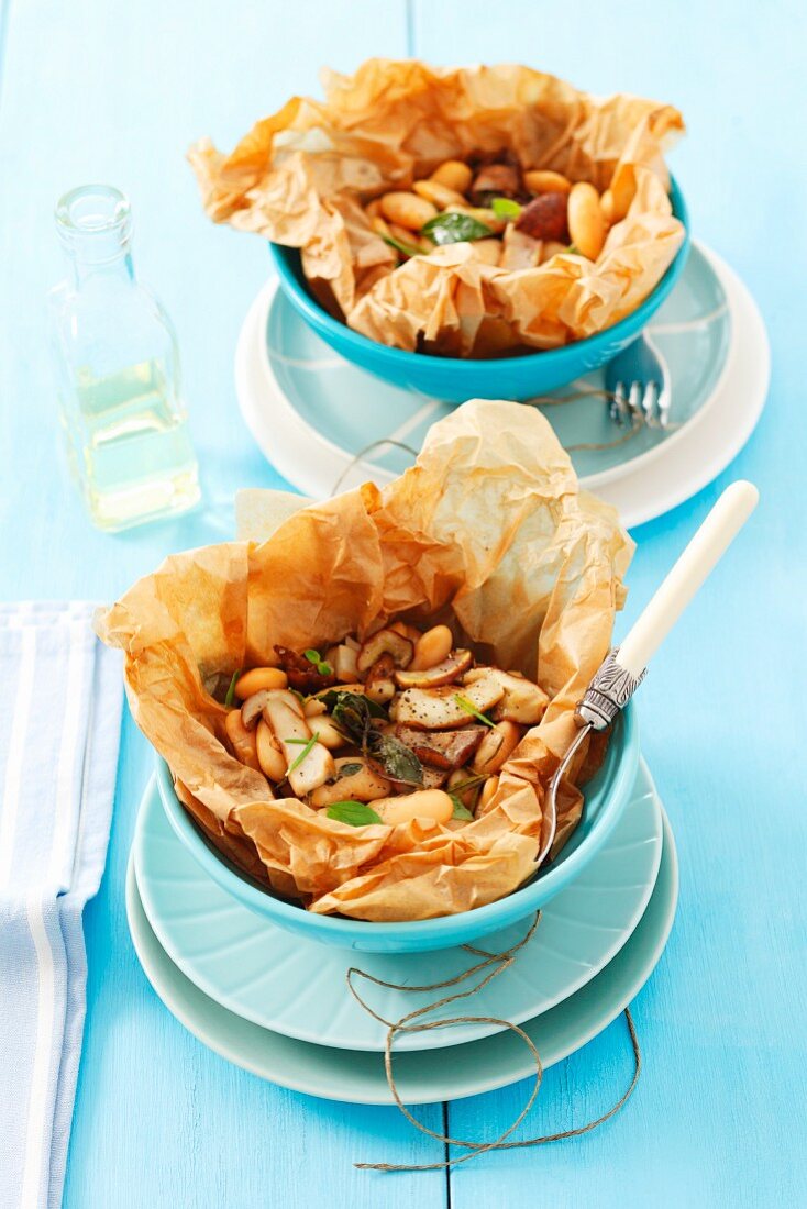 Bean with porcini mushrooms and oregano baked in parchment