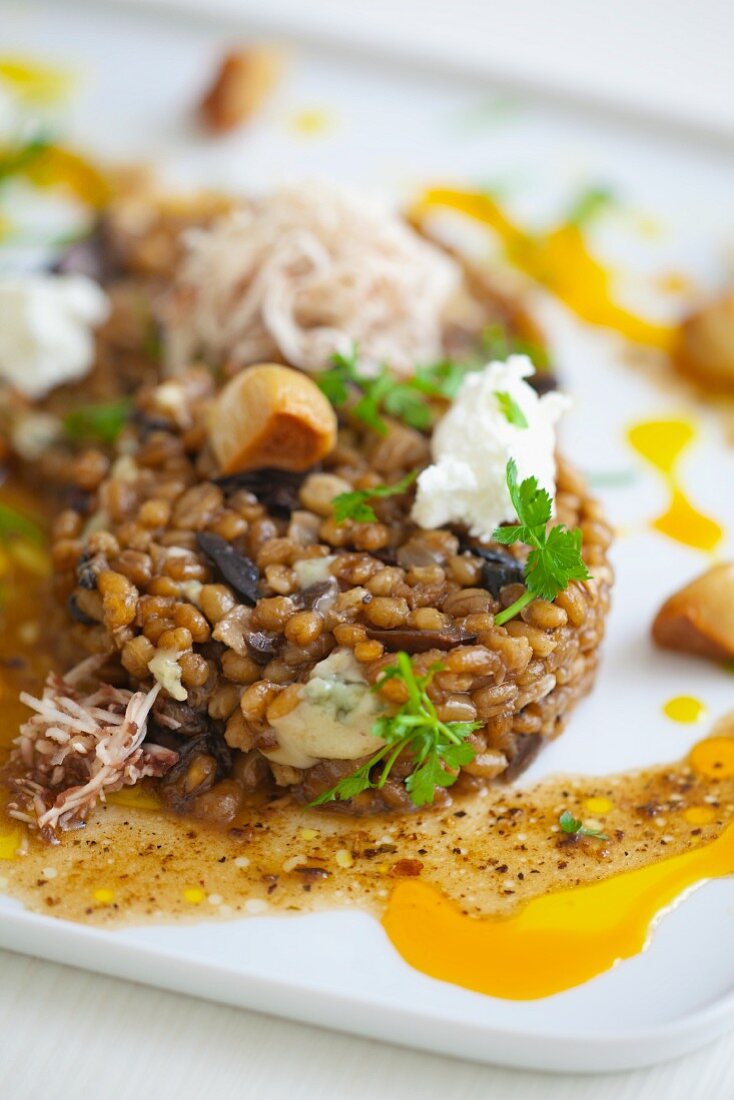 Haferrisotto mit Pilzen, Blauschimmelkäse und Petersilie