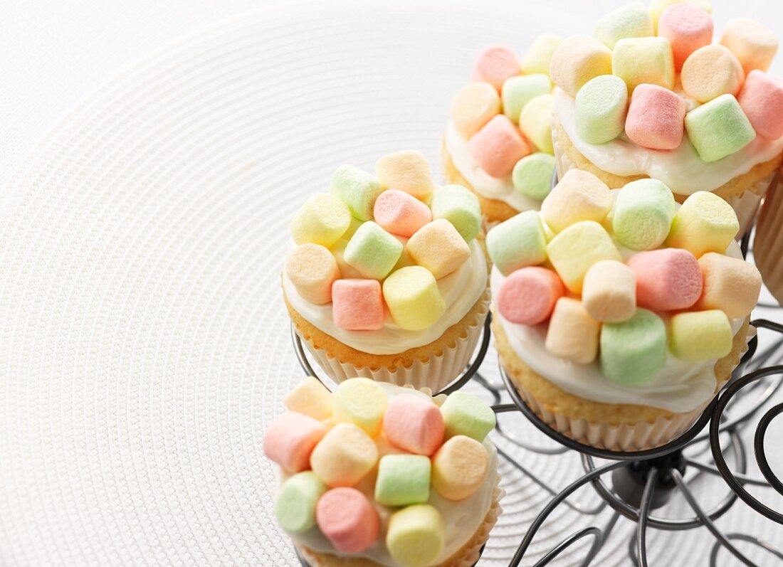 Cupcakes with colourful mini marshmallows