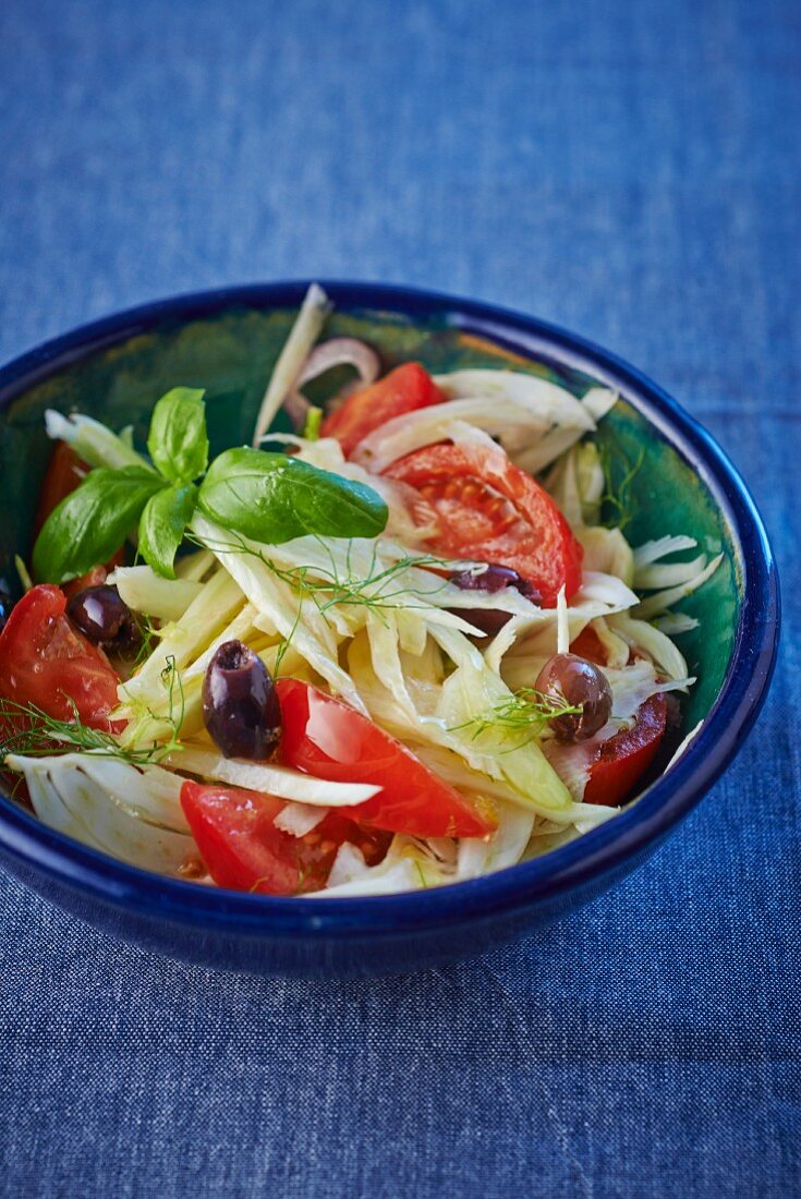 Fennel salad with tomatoes and olives