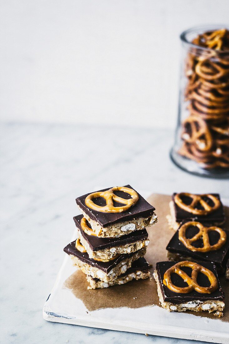 Peanut butter bars with chocolate and pretzels