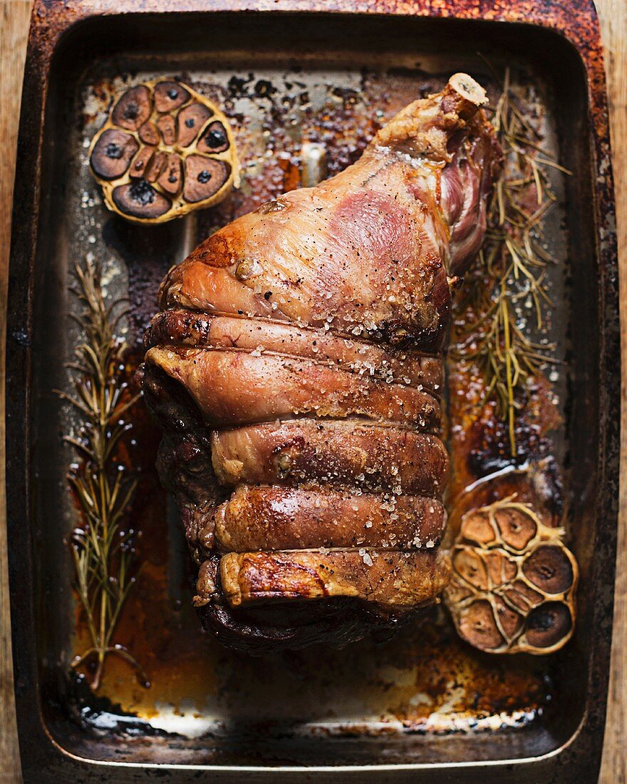 Roast leg of lamb with rosemary and garlic in the roasting tin