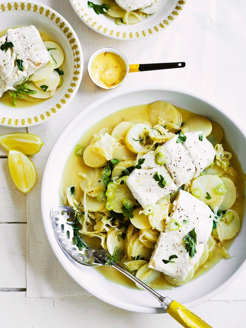 Fischfilet mit Kartoffeln, Fenchel und Safranaioli