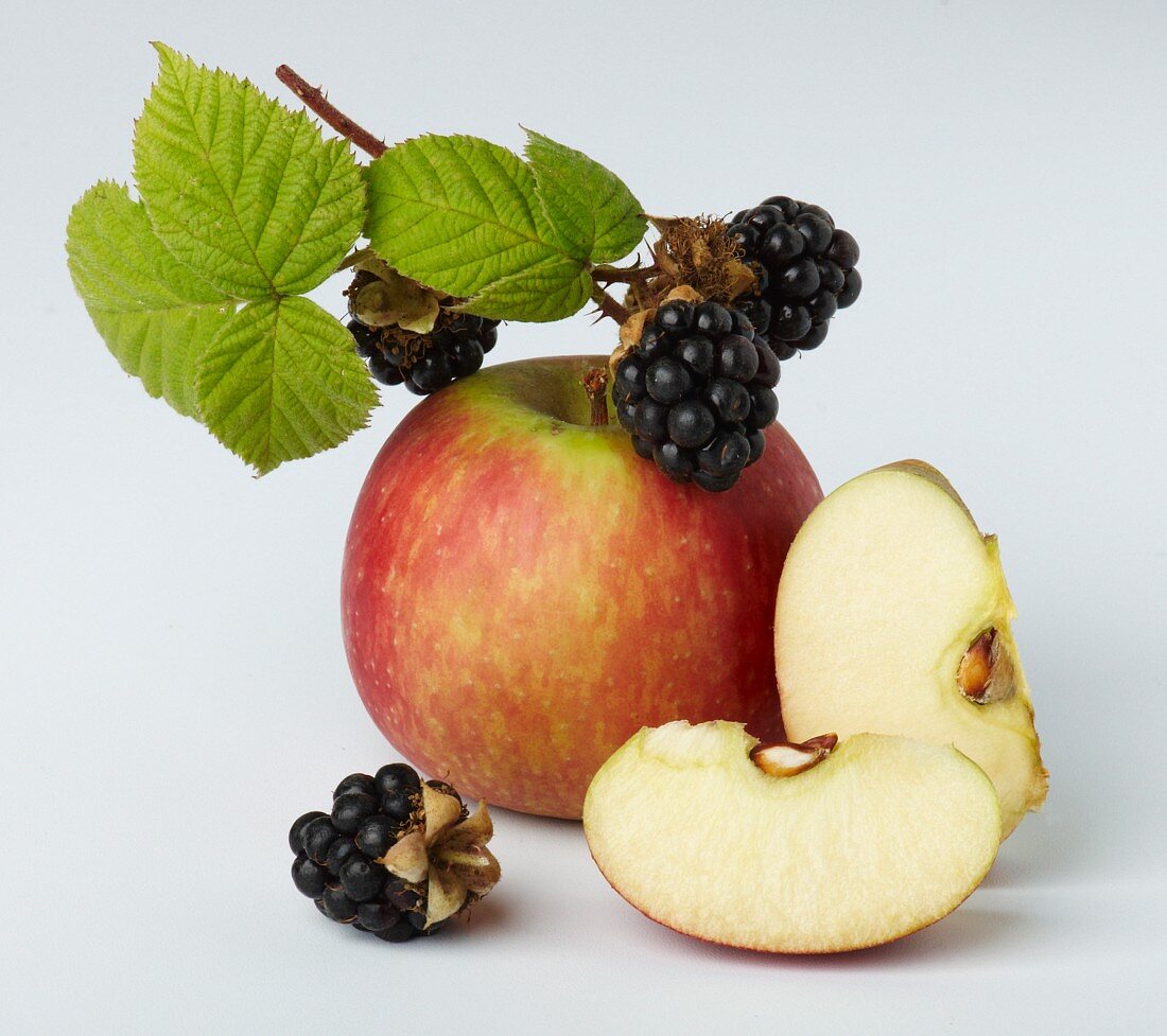 Äpfel und Brombeeren