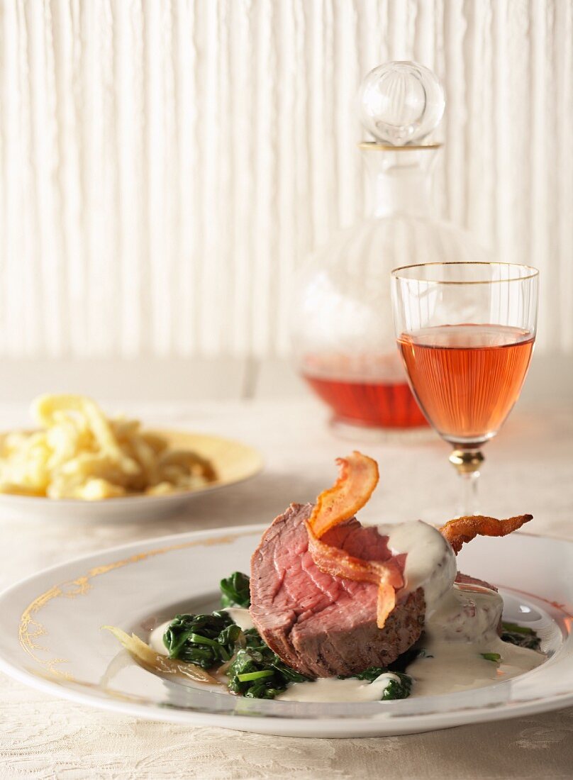 Beef fillet with Gorgonzola sauce and Spätzle (soft egg noodles from Swabia), with rosé wine