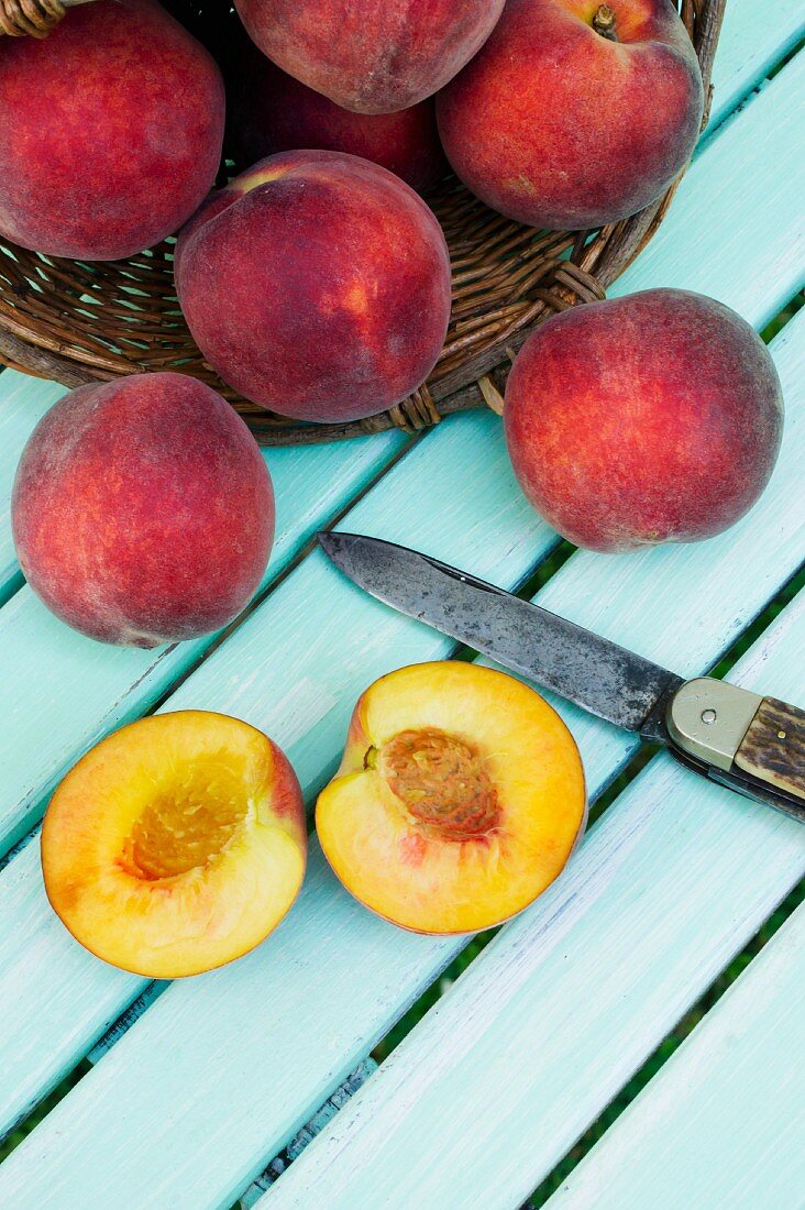 Peaches with a basket and a knife