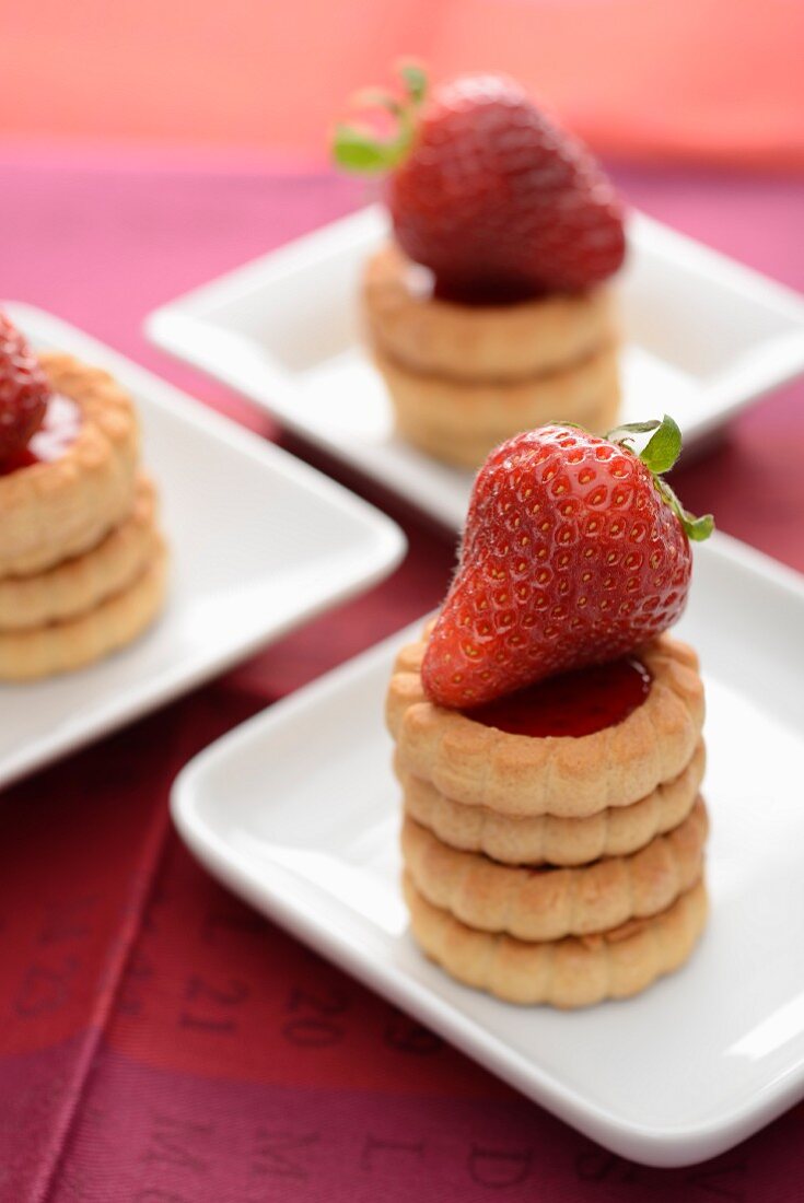 Biscuits filled with strawberry jam