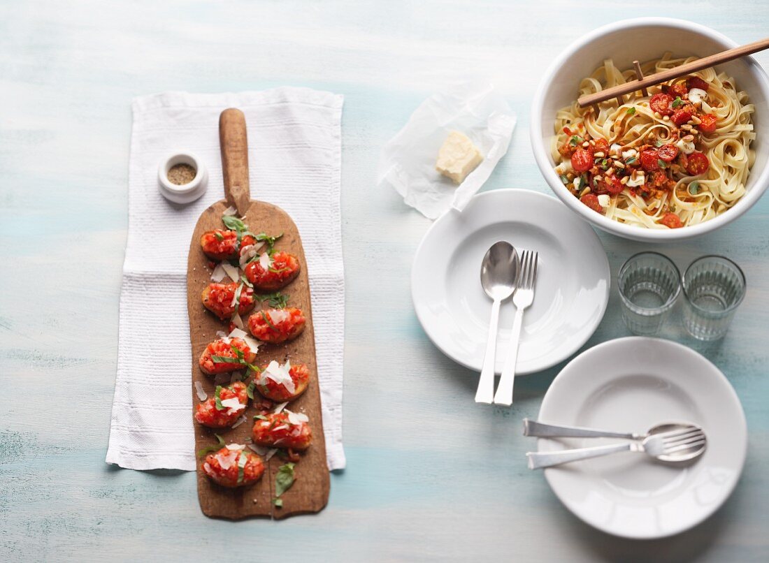 Bruschetta and tagliatelle arrabiata