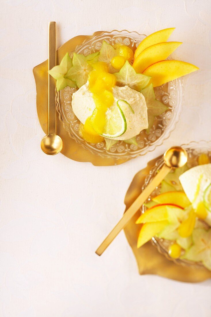 Caipirinha-Mousse mit Mangosauce