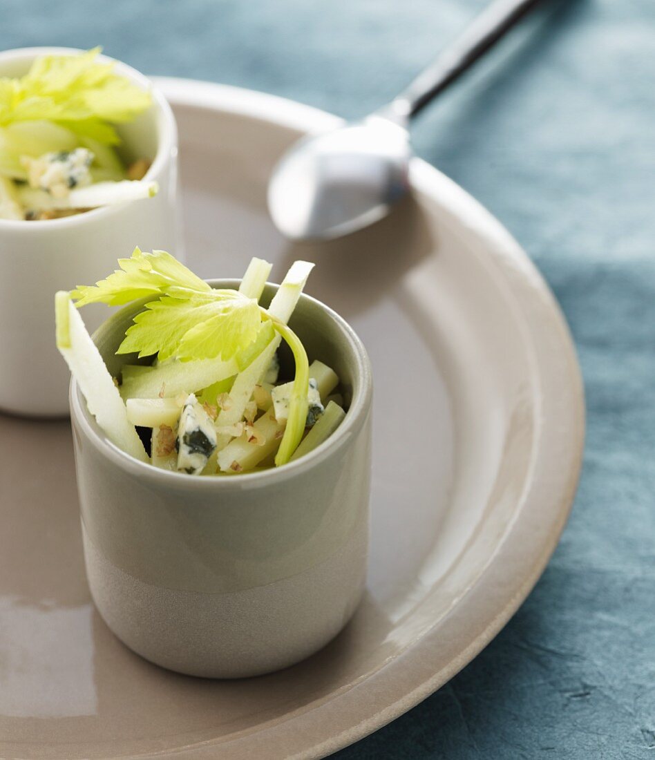 Celery salad with Gorgonzola and nuts