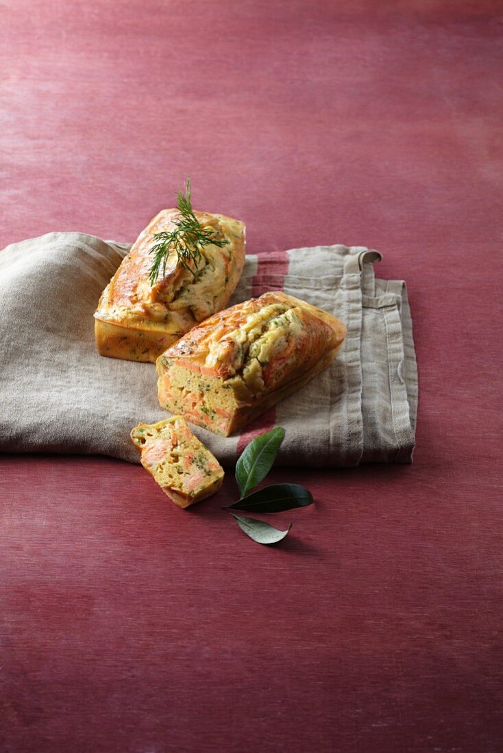 Savoury cakes with salmon