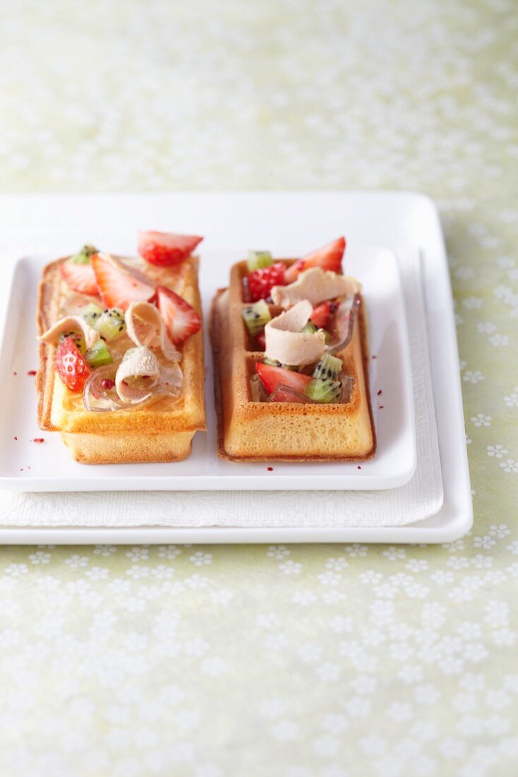 Waffles with foie gras, strawberries and kiwi