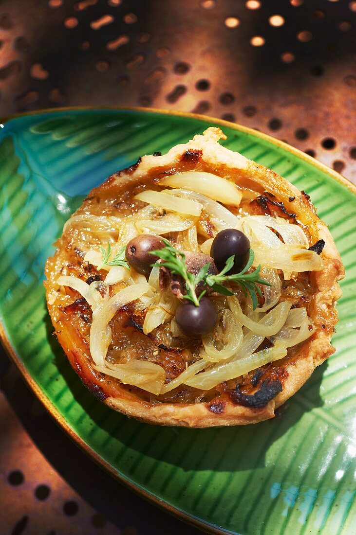 Pissaladière with olives and onions