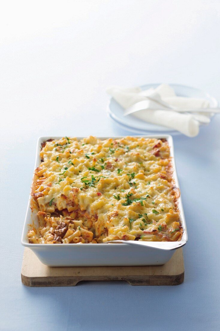 Mac and Cheese bolognese bake