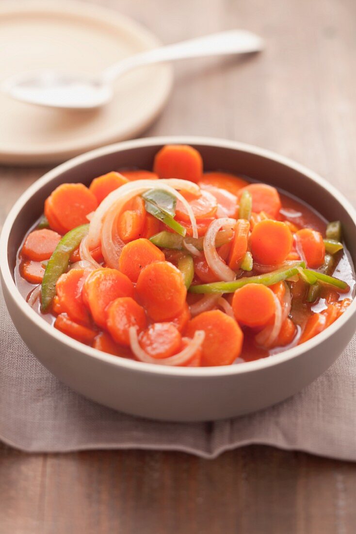 Copper Pennies (Möhrensalat mit Zwiebeln und Paprika, USA)