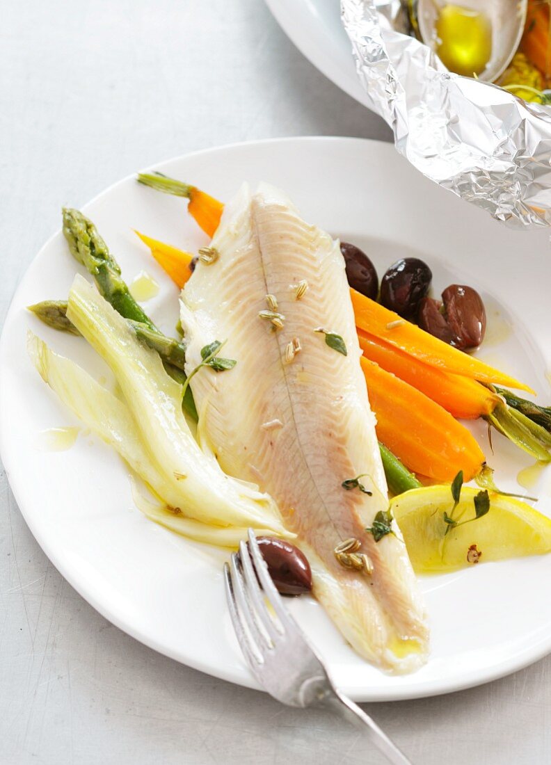 Trout fillet baked in foil with vegetable accompaniments