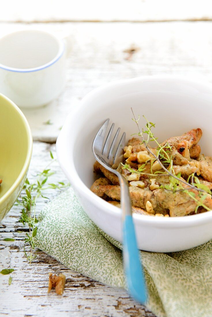 Hühnerfleisch mit Walnuss-Thymian-Pesto