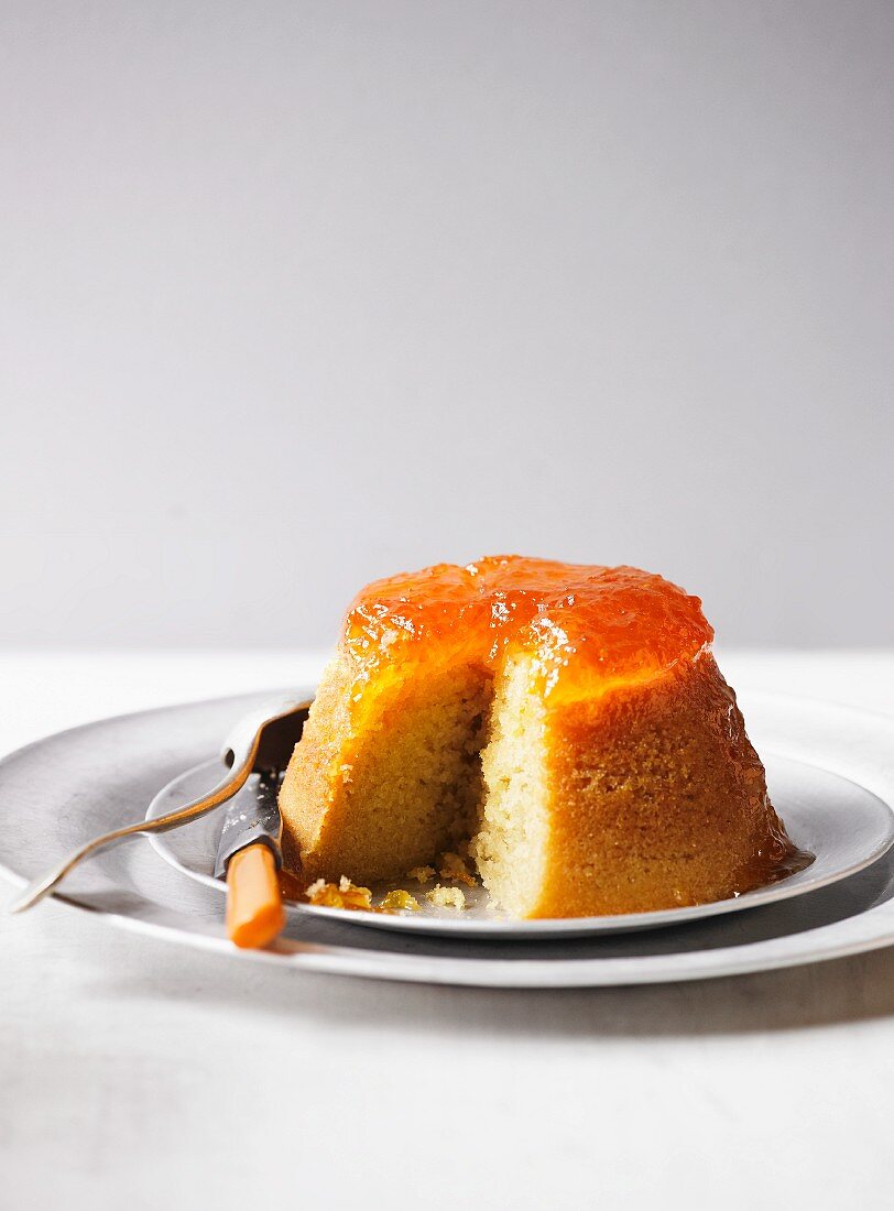 Sponge pudding with orange marmalade