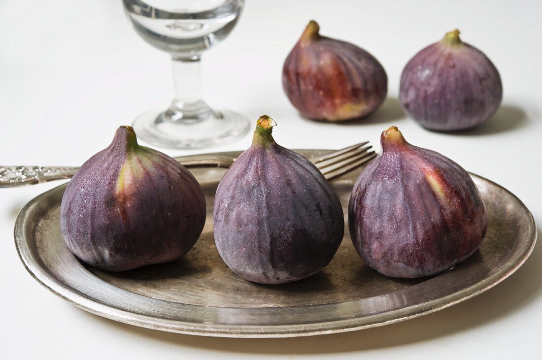 Fresh figs on a silver plate