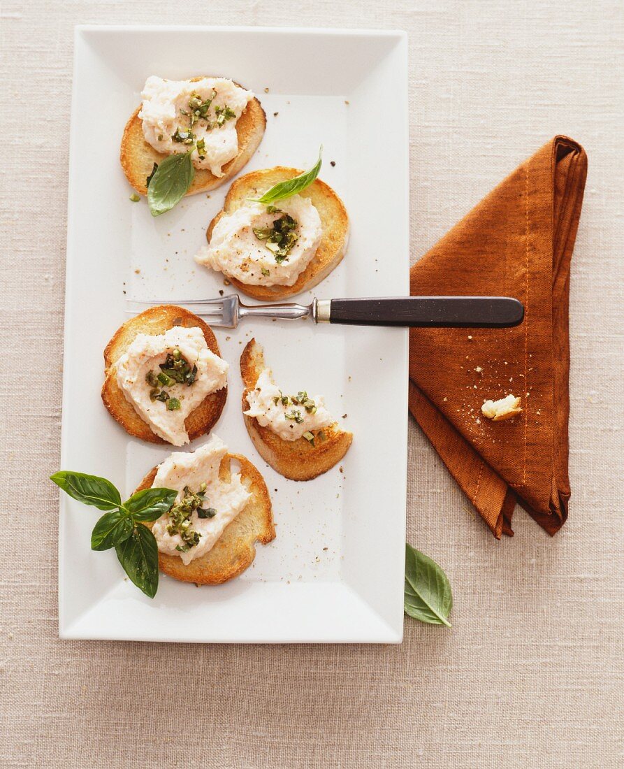 Crostini with salmon mousse