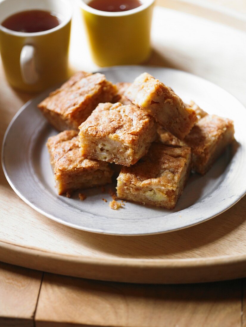 Banoffee blondies with tea